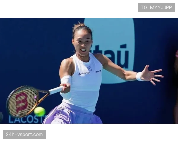 刚看郑钦文赛后随便扎个马尾，下一条又刷到她那个包能顶我好几个月生活费——真有点难代入
